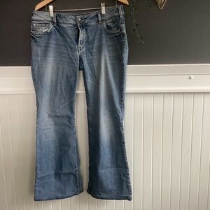 Silver Suki Jeans in sz 32/34